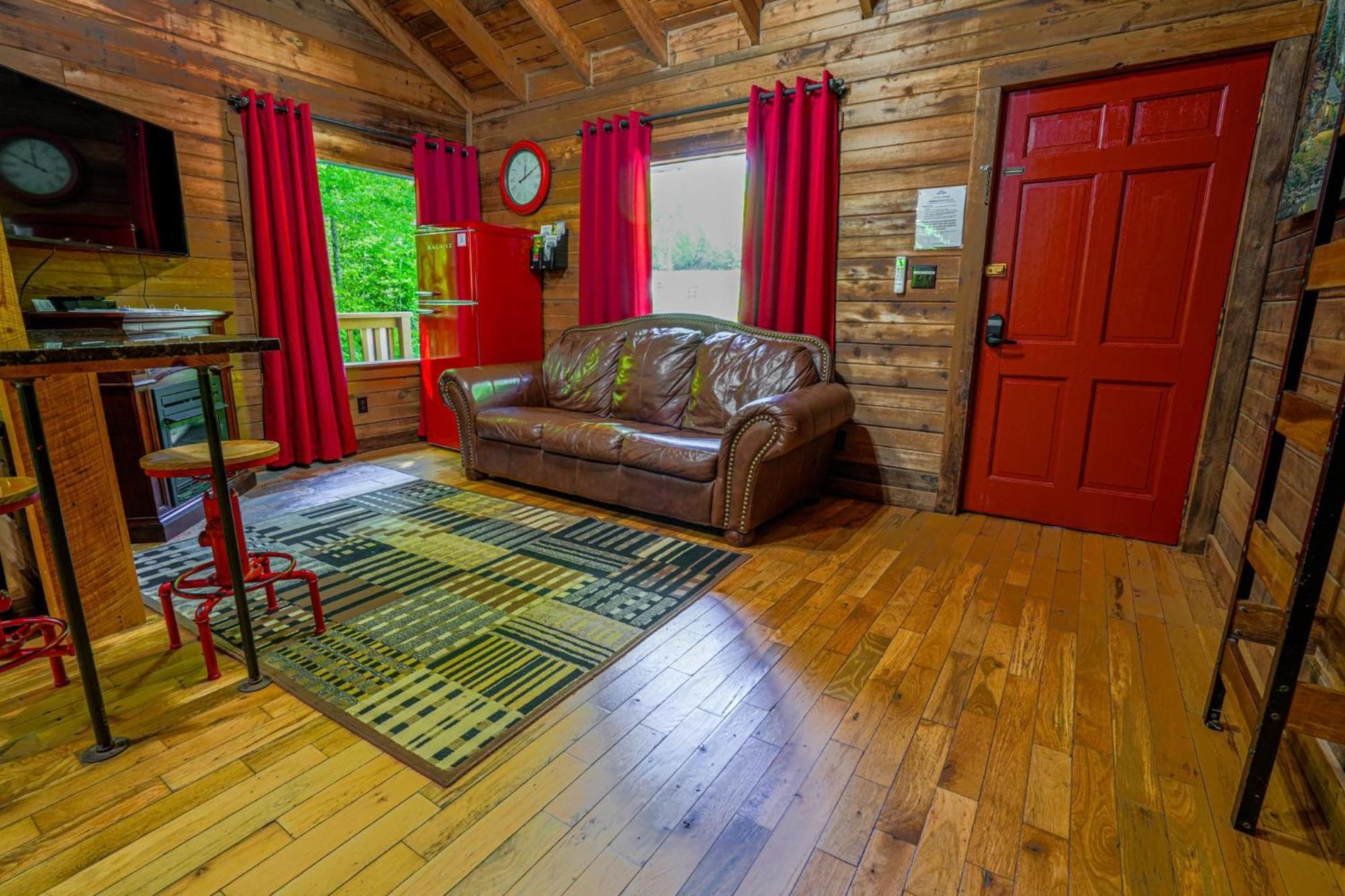 The Big Little Cabin - Hot Tub & Playground Dahlonega Exterior photo